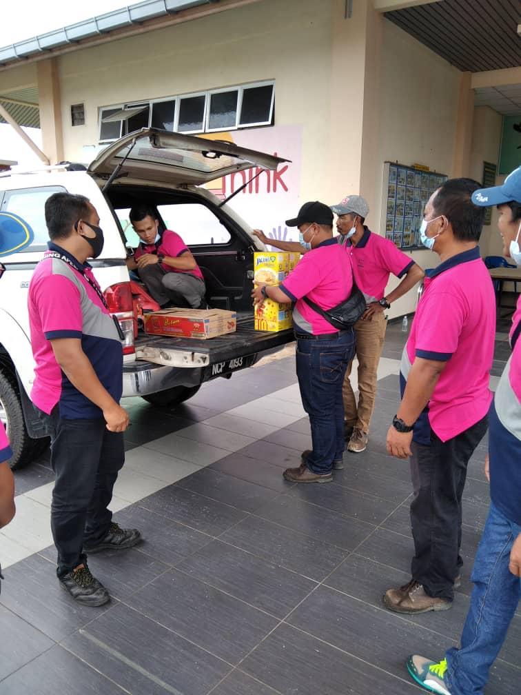 JKRJempol's tweet photo. 9 Jan 2021

Unit Penyelenggaraan dan Operasi (UPO) JKR Jempol telah digerakkan bagi memberi bantuan dan sokongan logistik kepada JKR Bera bagi misi agihan bantuan kawasan banjir sekitar daerah Bera, Pahang.

@JKRNS
#JasaKepadaRakyat 
#TogetherWeDeliver 
#BersihMuafakatSejahtera https://t.co/7vTNuvpJRv