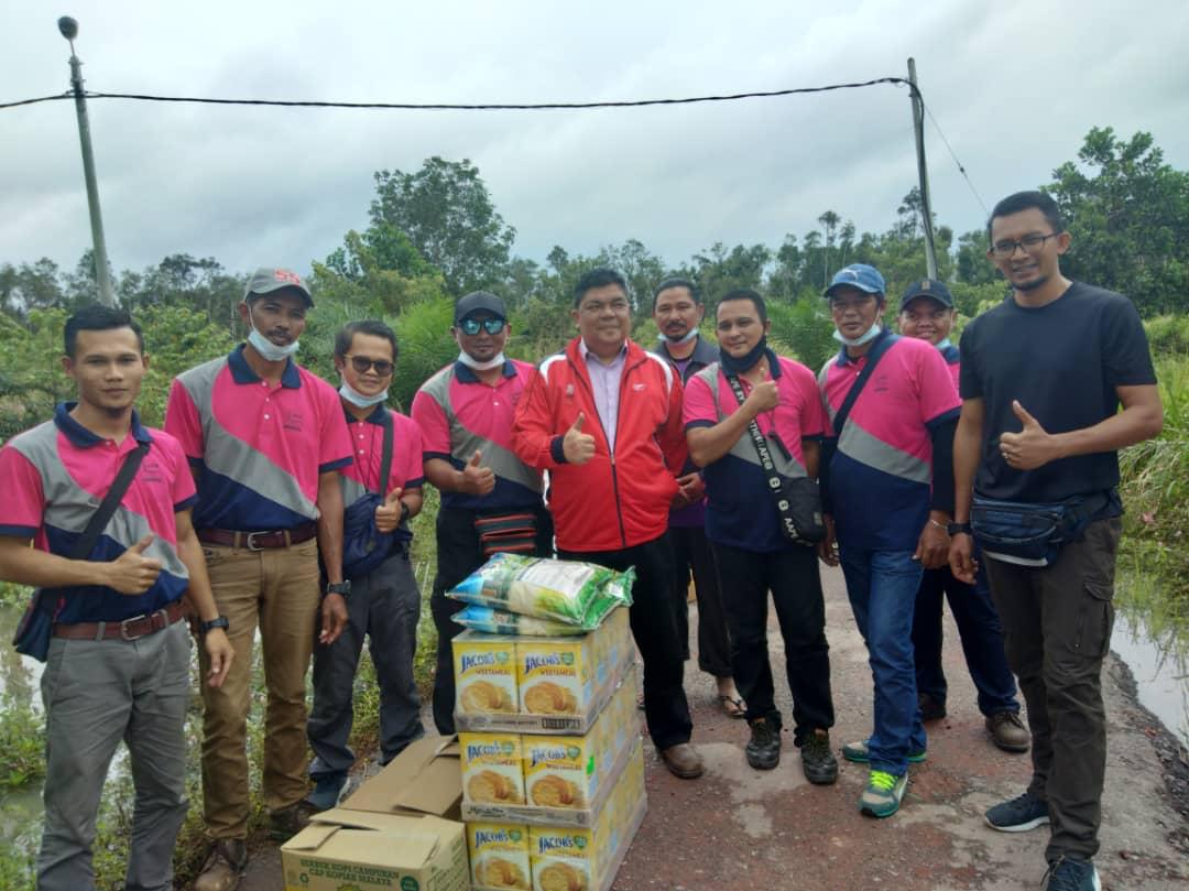 JKRJempol's tweet photo. 9 Jan 2021

Unit Penyelenggaraan dan Operasi (UPO) JKR Jempol telah digerakkan bagi memberi bantuan dan sokongan logistik kepada JKR Bera bagi misi agihan bantuan kawasan banjir sekitar daerah Bera, Pahang.

@JKRNS
#JasaKepadaRakyat 
#TogetherWeDeliver 
#BersihMuafakatSejahtera https://t.co/7vTNuvpJRv
