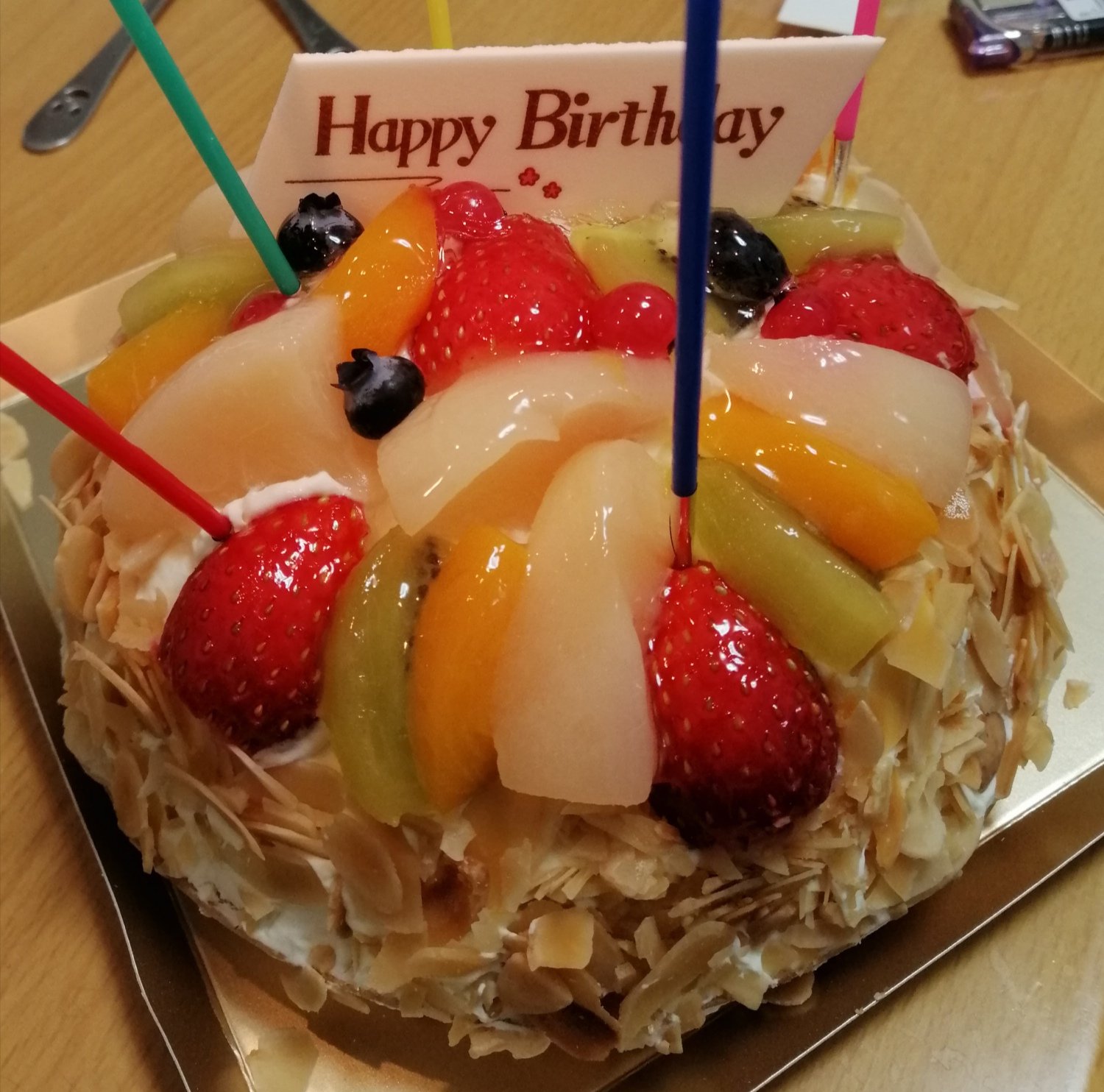 Mygr ボビーユーハイムのオープストトルテ ホール00円なので期待してなかったけど 美味しかった リピする スポンジしっとり 生クリームたっぷり Amp 味よし タルト生地さくさく 全体的に甘過ぎるところなし 次はアップルパイと濃厚チーズケーキ