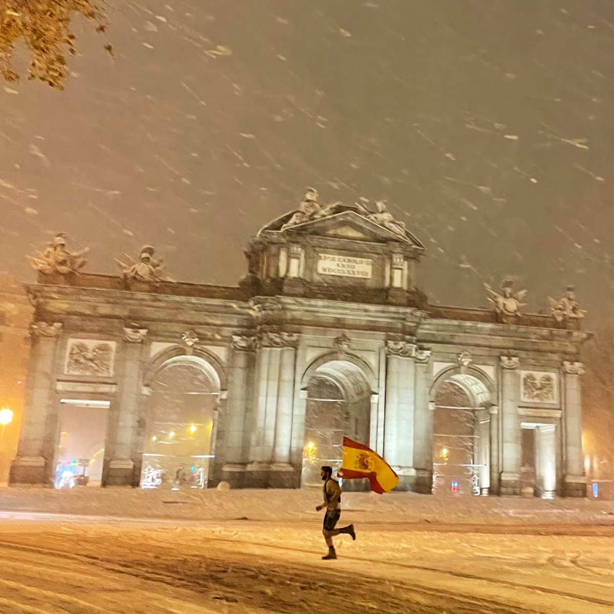 AresTrillo's tweet photo. Gracias a todos,tenéis el mismo corazón y empuje que yo, demostradlo.
Os invito a salir con prudencia a la calle a repartir;
-bebida caliente 
-comida
-mantas y plásticos 
-ropa de abrigo

A toda la gente que lleguéis y lo necesite.
España es solidaridad, valores.
@resistespana https://t.co/AfAoN5dy1C