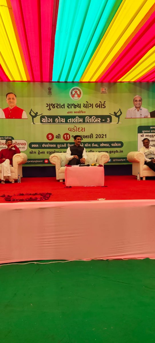 Sheeshpal_Yog's tweet photo. "યોગમય ગુજરાત" અભિયાન અંતર્ગત "યોગ કોચ તાલીમ શિબિર"નું આજરોજ વડોદરામાં આયોજન કરાયું. કાર્યક્રમમાં શ્રી લક્ષ્મણભાઈ ગોરવાણી(રાજ્ય પ્રભારી પતંજલિ યોગ સમિતિ,ગુજરાત),શ્રી અનિલભાઈ(INYC),દેવાંગભાઈ (મુખ્ય ડોનર- INYC),અરવિંદભાઈ(પ્રમુખ જગાજી મહારાજ મંદિર ટ્રસ્ટ),શ્રી રાજેશભાઈ ઉપસ્થિત રહ્યા https://t.co/2iGREdzif9