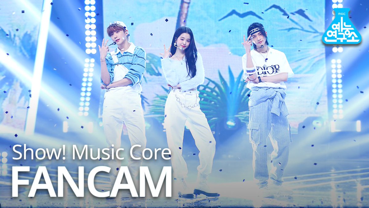 MBC_entertain's tweet photo. 210109🔍 [예능연구소 4K 직캠]

'현진X원영X현재 - 다시 여기 바닷가’
▶ https://t.co/BMGfoAs3Wd

#쇼음악중심 #음중 #현진 #장원영 #현재 #다시여기바닷가 #싹쓰리 @Stray_Kids @official_izone @Creker_THEBOYZ https://t.co/WY30FbR1Uf