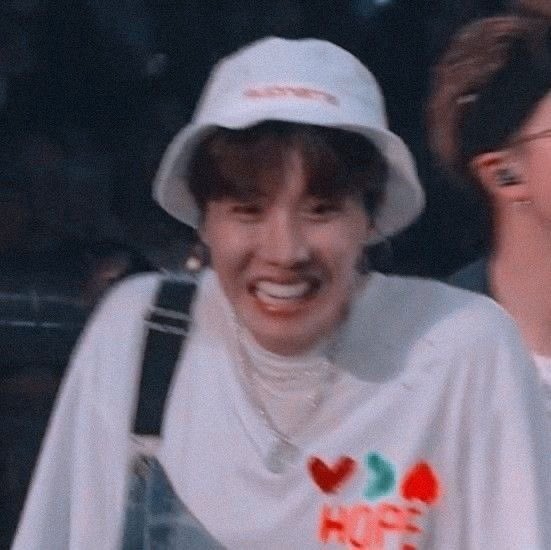 yoonxgi2's tweet photo. what the queen wants the queen gets😎✨ SJSKSHSJWJ https://t.co/VFokfoLzFx