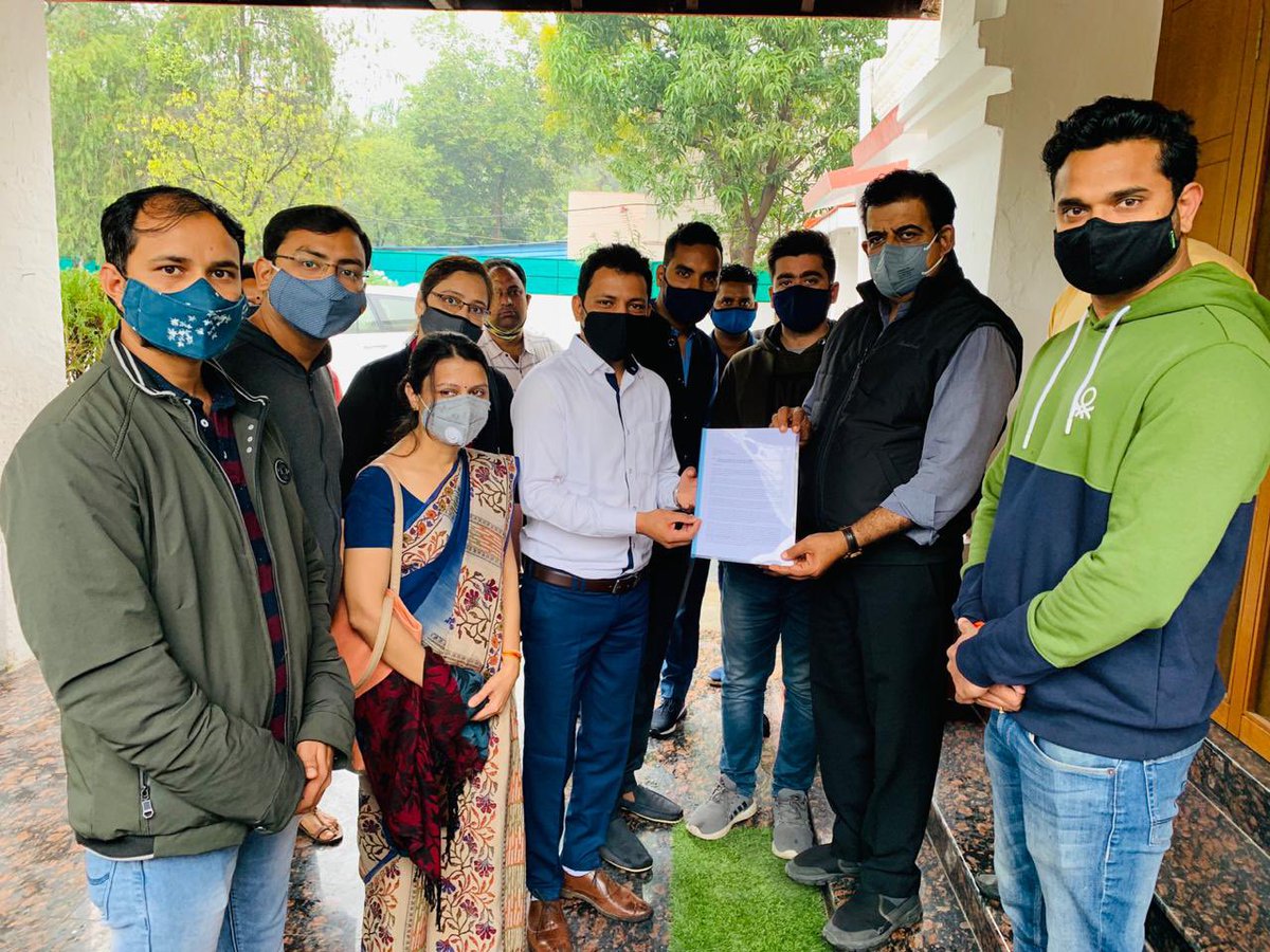 cs_arvindmeena's tweet photo. Met Shree Shankar Lalwani, MP, Indore, And requested him for giving representation to @nsitharaman for Extension of CFSS.
#Extend_CFSS 
#Extend_Due_Dates_Today https://t.co/NQBYL2NysL