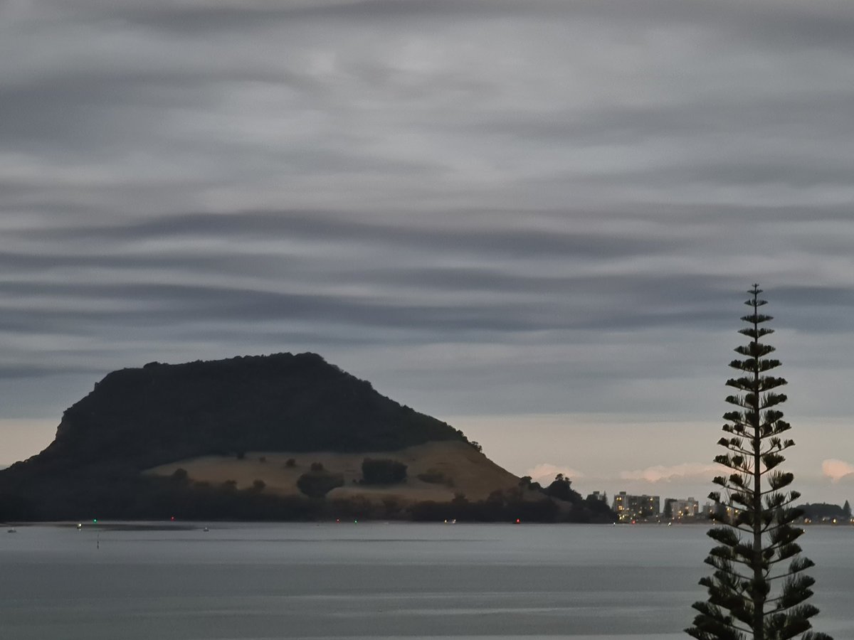 Keithdkiwi1's tweet photo. A bit of rain headed our way #MtMaunganui #Tauranga #WeatherWatchNZ https://t.co/oByWeiAi1Z