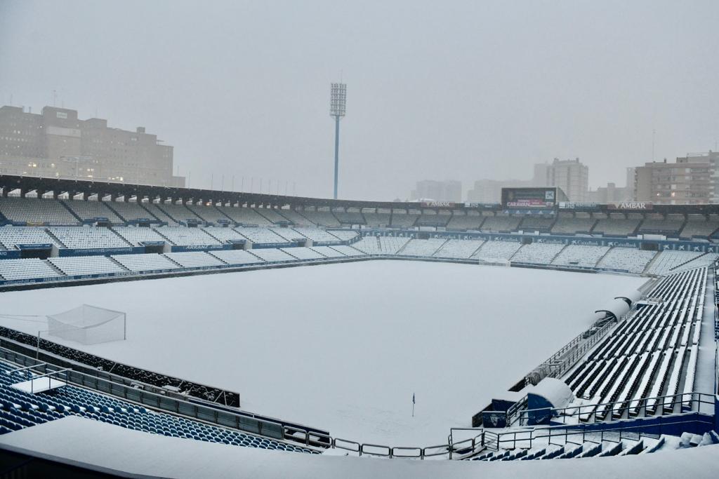 RealZaragoza's tweet photo. 📸 | Preciosa Romareda. Más blanquilla que nunca ❄️ https://t.co/kr6VooHEC0