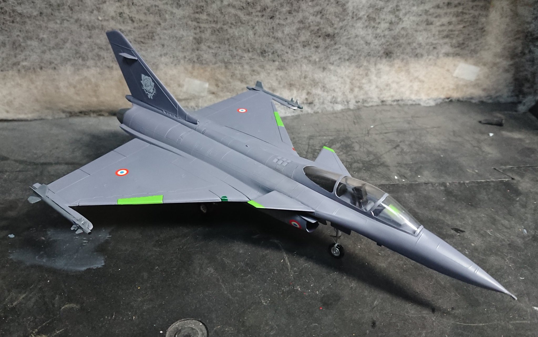 ちゅうげん Age21st マブラヴ ラファール ベルナデット ル ティグレ ド ラ リヴィエール機仕様 完成 The Euro Front や Tdaに登場するフランス人衛士 リヴィエールが乗る戦術機 ラファールを戦闘機プラモで再現してみました パーソナルマーク