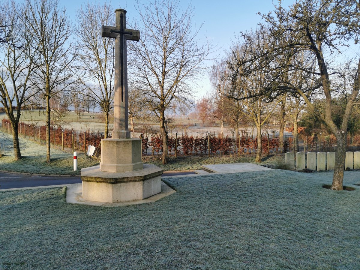 SamuelRebeille2's tweet photo. La nature est figée -3° #RibecourtBC @CWGC https://t.co/tQUN6KQBEG