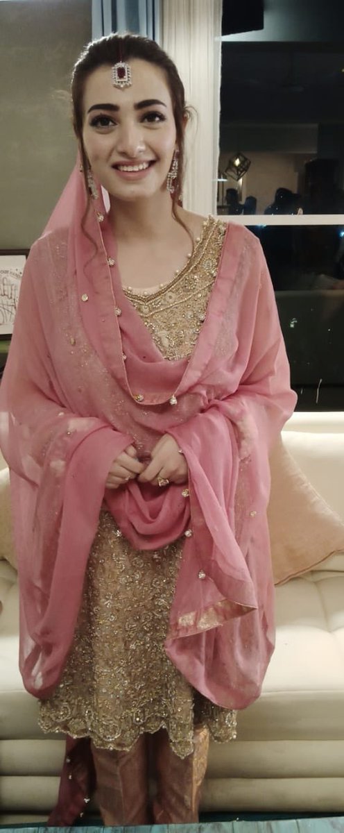 TasneemSadaf's tweet image. #Navalsaeed mesmerizing in our formal fit for a drama serial #Faryad #nextlevelproduction #Faryaad🌸
#TS #TasneemSadaf 🎉 

DM FOR ORDERS
Visit us at E Street, Clifton, Karachi OR Lane 3rd, Zamzama Commerical, Karachi.
☎️: 03358290259
.
.
.
.
#TasneemSadaf #tasneemsadafofficial
