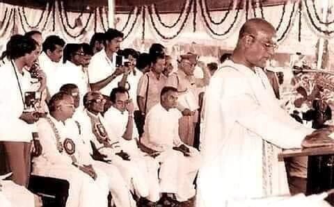 worldNTRfans's tweet photo. నందమూరి తారకరామారావు అను నేను..

38 YEARS OF HISTORICAL MOMENT 

ఇది చరిత్ర ఎందరు వచ్చిన ఎంత చేసినా 
తెలుగునాట ఆయన పరిపాలన ఓ స్వర్ణయుగం 

@tarak9999 @PrVpr @smkoneru 
@NANDAMURIKALYAN @ntrtrust 

జోహార్ #NTR 🙏🏽 https://t.co/kfG2tFopiL