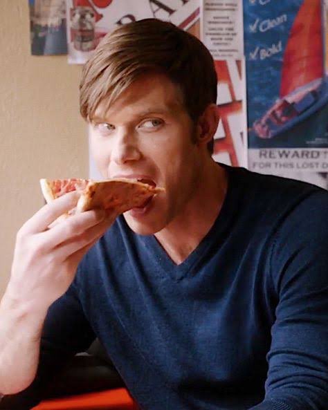 to all my greys moots if you’re having a hard time eating this is a safe thread of some characters eating that helps me :)