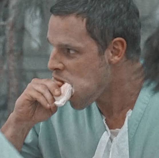 to all my greys moots if you’re having a hard time eating this is a safe thread of some characters eating that helps me :)