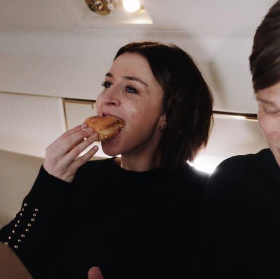 to all my greys moots if you’re having a hard time eating this is a safe thread of some characters eating that helps me :)