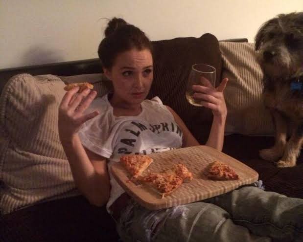 to all my greys moots if you’re having a hard time eating this is a safe thread of some characters eating that helps me :)