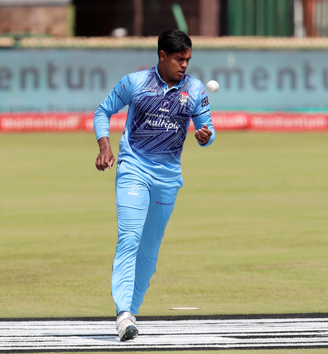 Titans_Cricket's tweet image. Daisy strikes again! This time he bowls de Swardt (9) through the gate. David Miller joins Grant Roelofsen (18*) the middle.

Dolphins are 49-2 at the end of the 10th over.

#MODC | #TTNvDOL