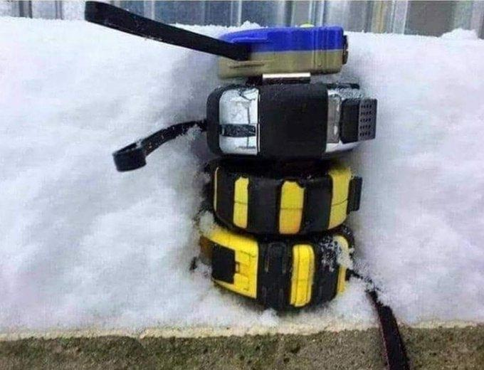 joanquark's tweet photo. Un bon amic ha mesurat fins 4 metres de neu... 😂😂😂 https://t.co/xH11SRYsdX