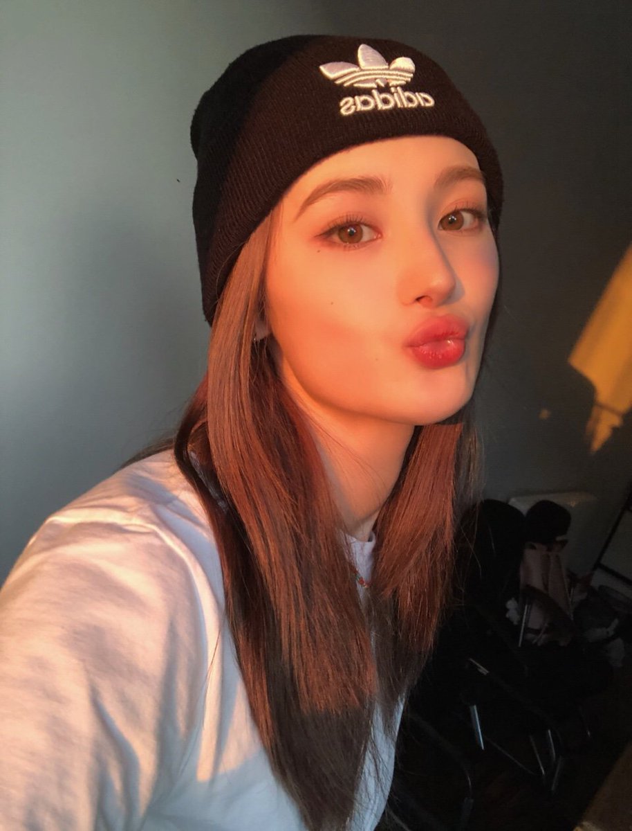 ilsiushca's tweet photo. Светлана (соло)
Сценическое имя: LANA
День рождения:23 ноября 1996
Позиция: вокалистка, танцорка , композитор , модель
Агентство: HiCC Entertainment
Участвовала в Produce Camp 2020
Дебютная песня : Take the wheel
Фандом : LUMINOUS
#lana #luminious https://t.co/PKHmkfqOQ4
