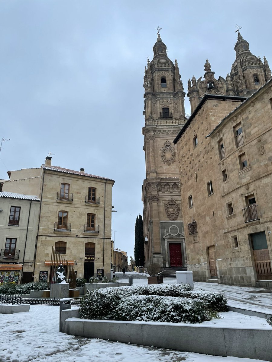 paatrinete's tweet photo. Salamanca nevada es otro nivel https://t.co/OFZS2bpZRN