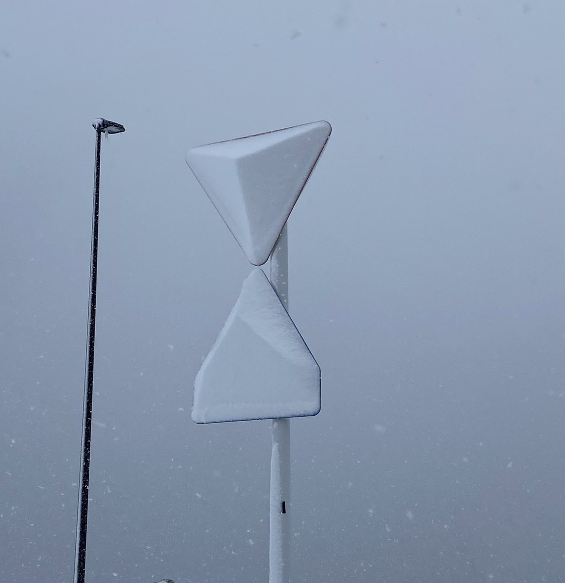 記録的降雪の富山県 標識や自転車に雪がありえないような積もり方しててもはやかっこいい件 芸術的すぎ こんなことなるんだ Togetter 記録的降雪の富山県 標識や自転車に雪がありえないような積もり方しててもはやかっこいい件 芸術的すぎ こんなことなるんだ Togetter