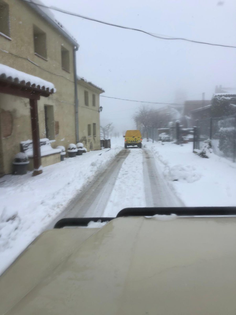 ADFElBruc's tweet photo. ❄️ Gran nevada a l'urbanització Montserrat Parc i Massies, donem suport i comprovem que els accessos i camins a aquestes no s'hagin vist afectades.
📷 @ajelbruc
#neucat #Montserratparc #massies #neu #adfelbruc #adfcat #ElBruc #meteocatneu https://t.co/iAtFhLhT2c