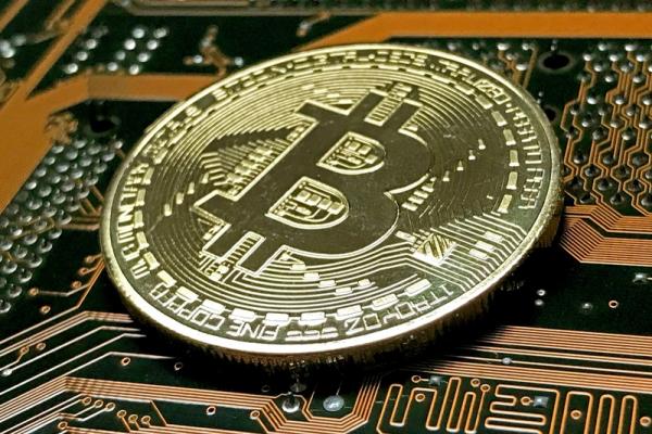 bitcoinagile's tweet photo. Brace for impact? After hitting $42K, #bitcoin price volatility may rise By Cointelegraph #opktoken #openpackagingnet #investing https://t.co/yhhgDKPySG https://t.co/4lcwJK0KDK