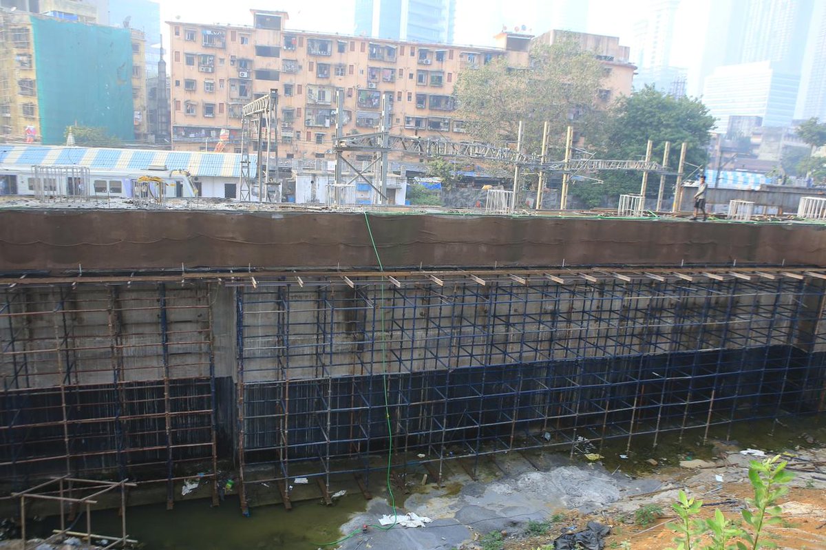 ActionGroupLP's tweet photo. Thank you @AUThackeray  and @mybmcWardGS  @UghadeSharad for visiting &amp; reviewing Delisle Road Bridge construction. Residents delighted to know that considerable progress has happened &amp; girders will be installed soon. #GSouthexcels #Improvinginfra #workingforbetterMumbai https://t.co/WtychCTPH1