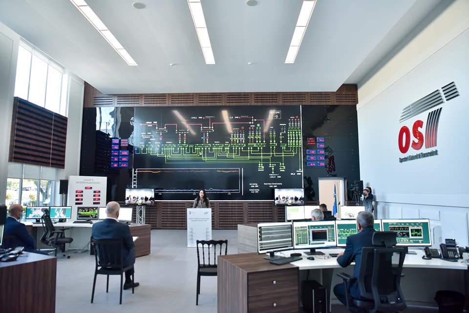 acia_di's tweet photo. Una barriera in meno 🇦🇱🇽🇰 Albania e Kosovo hanno portato a termine con successo un passo importante nel settore elettrico: il funzionamento della linea di trasmissione da 400 kilovolt. La creazione di questo blocco Kosovo-Albania aiuterà a bilanciare l'energia tra i due paesi. https://t.co/SHlmoThjGy