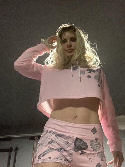 Texas up in this thang, put you up on this game, @MaisonNeige on my frame ❄️ 🐰 &spades;️ https://t.co/YADJA