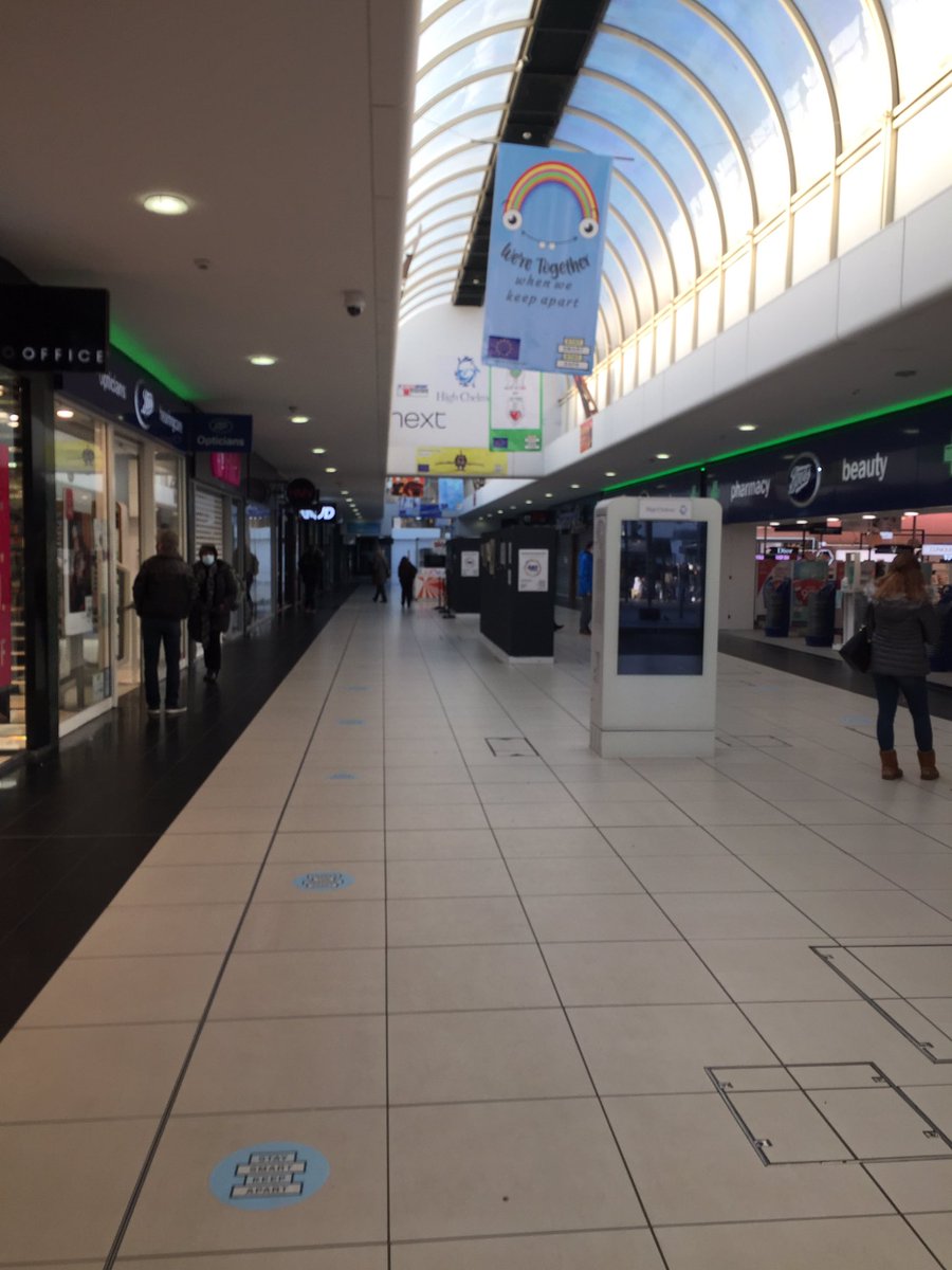 Even the @HighChelmer shopping mall is open and @shopthemeadows certainly no #lockdownuk here!!! @vickyford @mariecgoldman @sj_robinson @Jeremy_Hunt @EdwardJDavey @Essex_CC