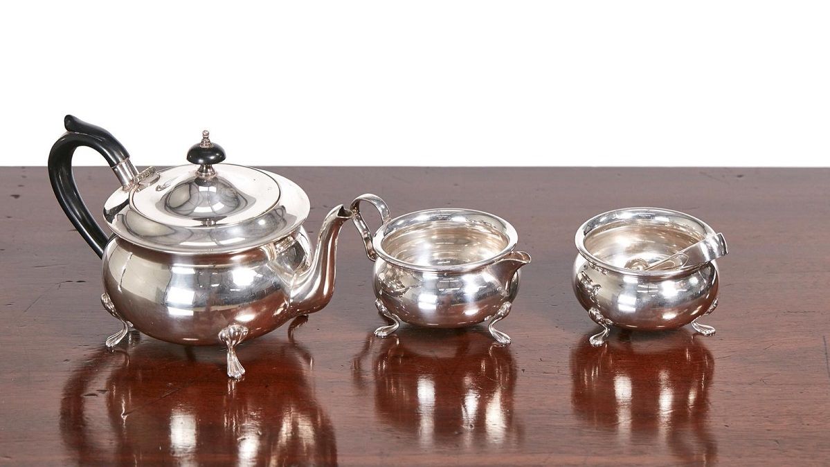 loveantiques's tweet photo. A 19th Century Silver Plated Tea Set being sold by Mundella Antiques: https://t.co/r6bCGiNGNQ
#antiques #antiquesilver #silverteaset #antiqueteaset #loveantiques https://t.co/P2tuA6APbu