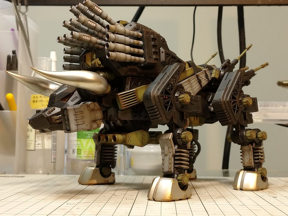 汚しに納得行かなくて途中で投げてしまったディバイソン
今年中に完成
しま
す
ん