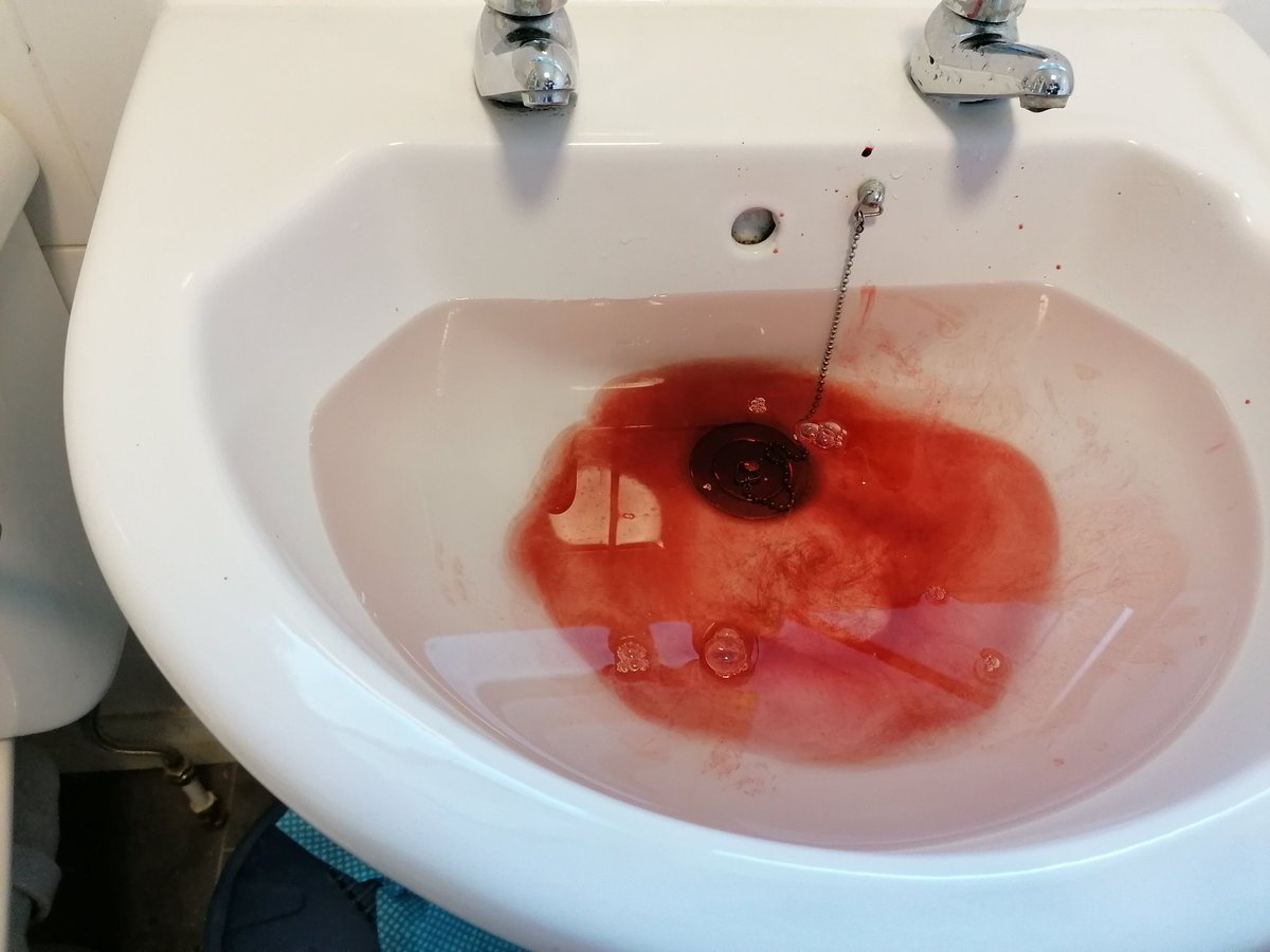 Over time the food colouring mixes, equivalent to virus building up inside. Note I didn't continue to add colouring, in reality an infected individual would continue to add virus, increasing the concentration