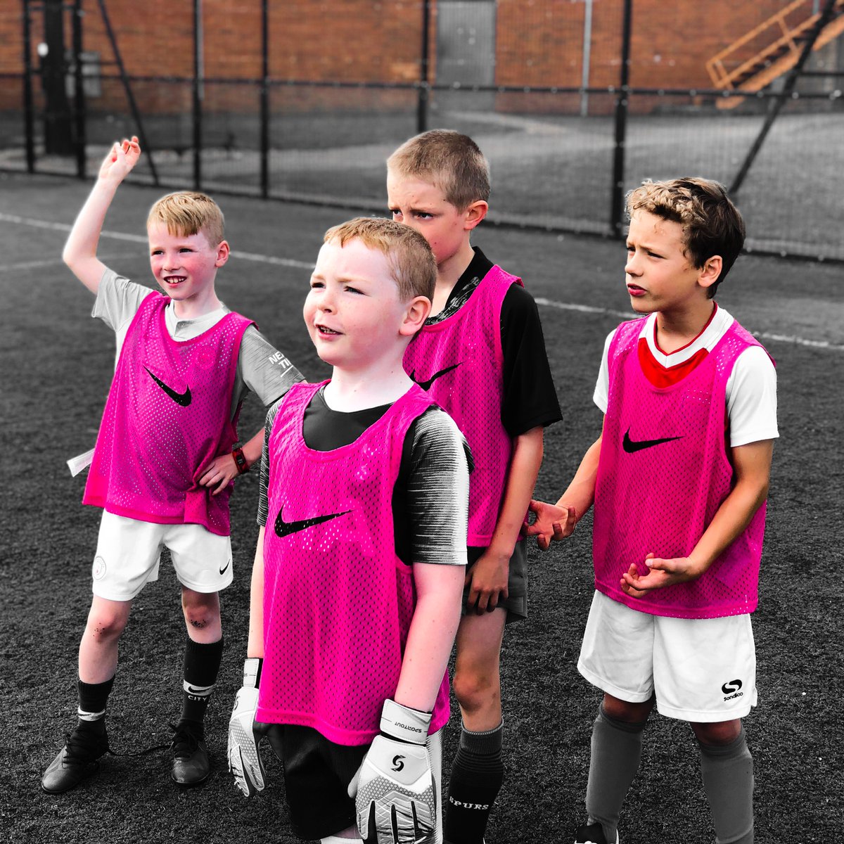 PLYRFootball's tweet photo. Asking questions &amp; challenge young players is one of the best learning tools there is for them. And for the coach too. 🙌🏽 #beaPLYR #playerdevelopment #coachdevelopment #football #academy #nikefootball https://t.co/MUBLEQRzTJ