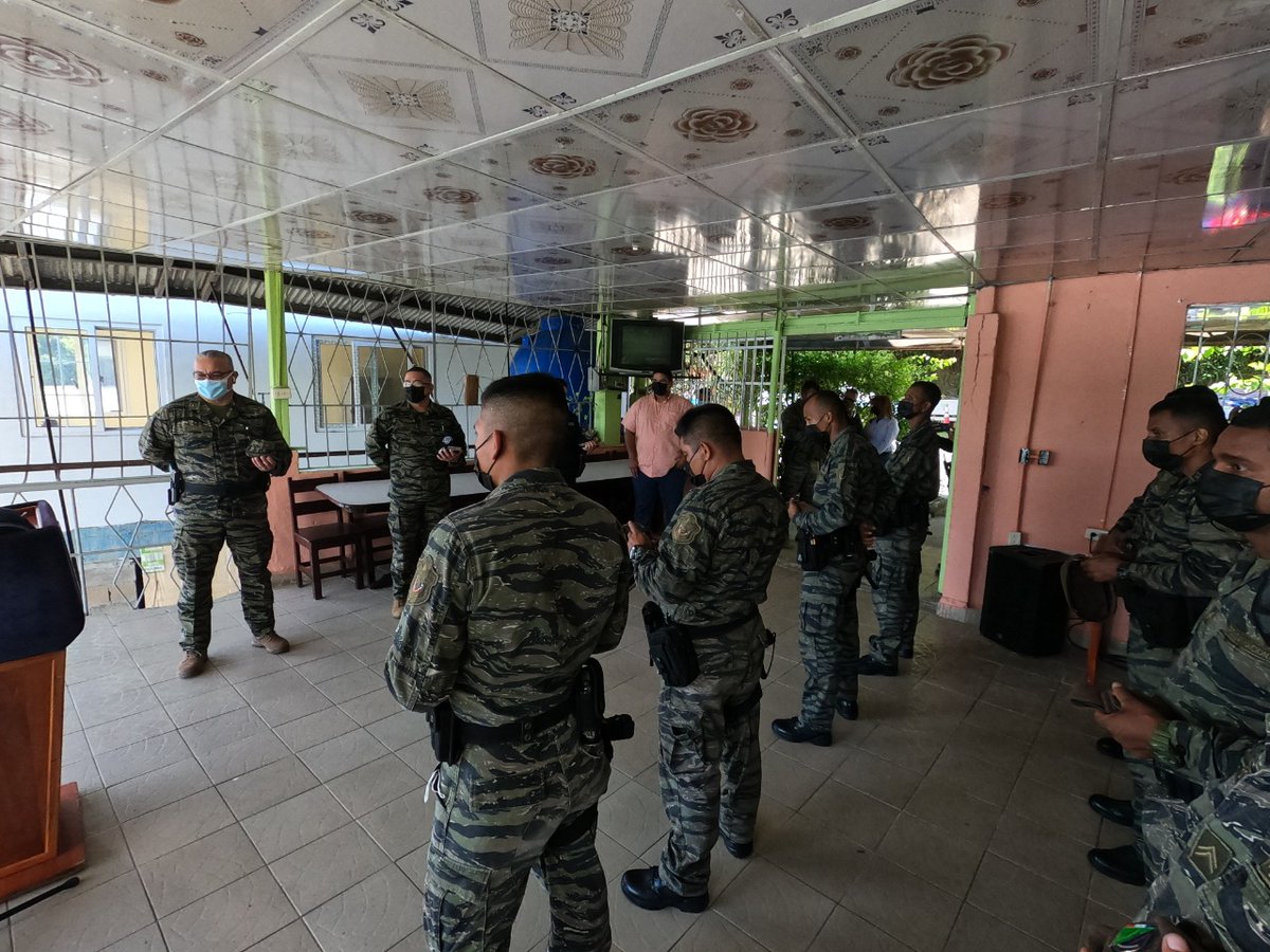 policiadepanama's tweet photo. Comprometidos con la seguridad de todos a lo largo y ancho del país, nuestro Director General Jorge Miranda Molina, inauguró el puesto policial de la Dirección Nacional de Fuerzas Especiales #DINFE, ubicado en Puerto Mutis, provincia de Veraguas. #TrabajandoPorPanamá https://t.co/v9fg90B3zI