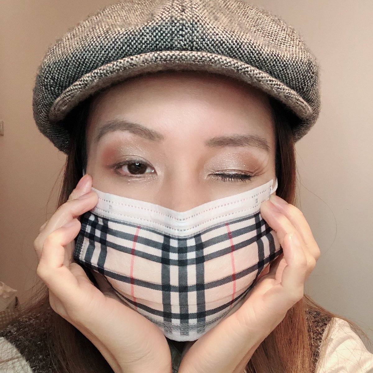 mihochiu9999's tweet photo. 懶人式「口罩妝」針對可以15分鐘完妝上班,簡單暈染眼妝搭配一點眼線,因為戴口罩的關係,修容都省了唇部只要擦一點含有保養胜肽成份護唇膏,自然唇色就好。
#達人8色彩盤
@motives #maskmakeuplook #cosmetics #workmakeup #tflers https://t.co/m0C0AWnQ37