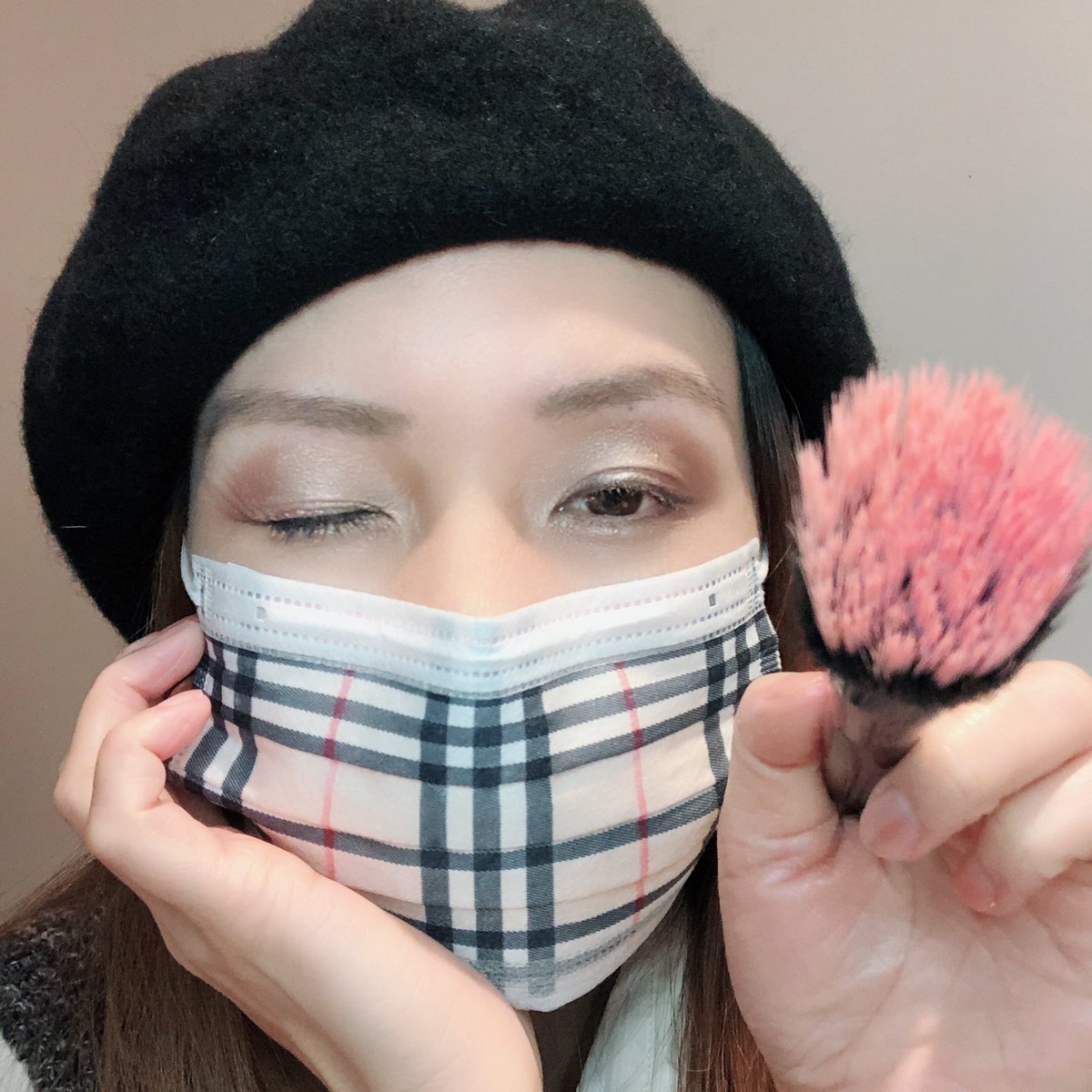 mihochiu9999's tweet photo. 懶人式「口罩妝」針對可以15分鐘完妝上班,簡單暈染眼妝搭配一點眼線,因為戴口罩的關係,修容都省了唇部只要擦一點含有保養胜肽成份護唇膏,自然唇色就好。
#達人8色彩盤
@motives #maskmakeuplook #cosmetics #workmakeup #tflers https://t.co/m0C0AWnQ37
