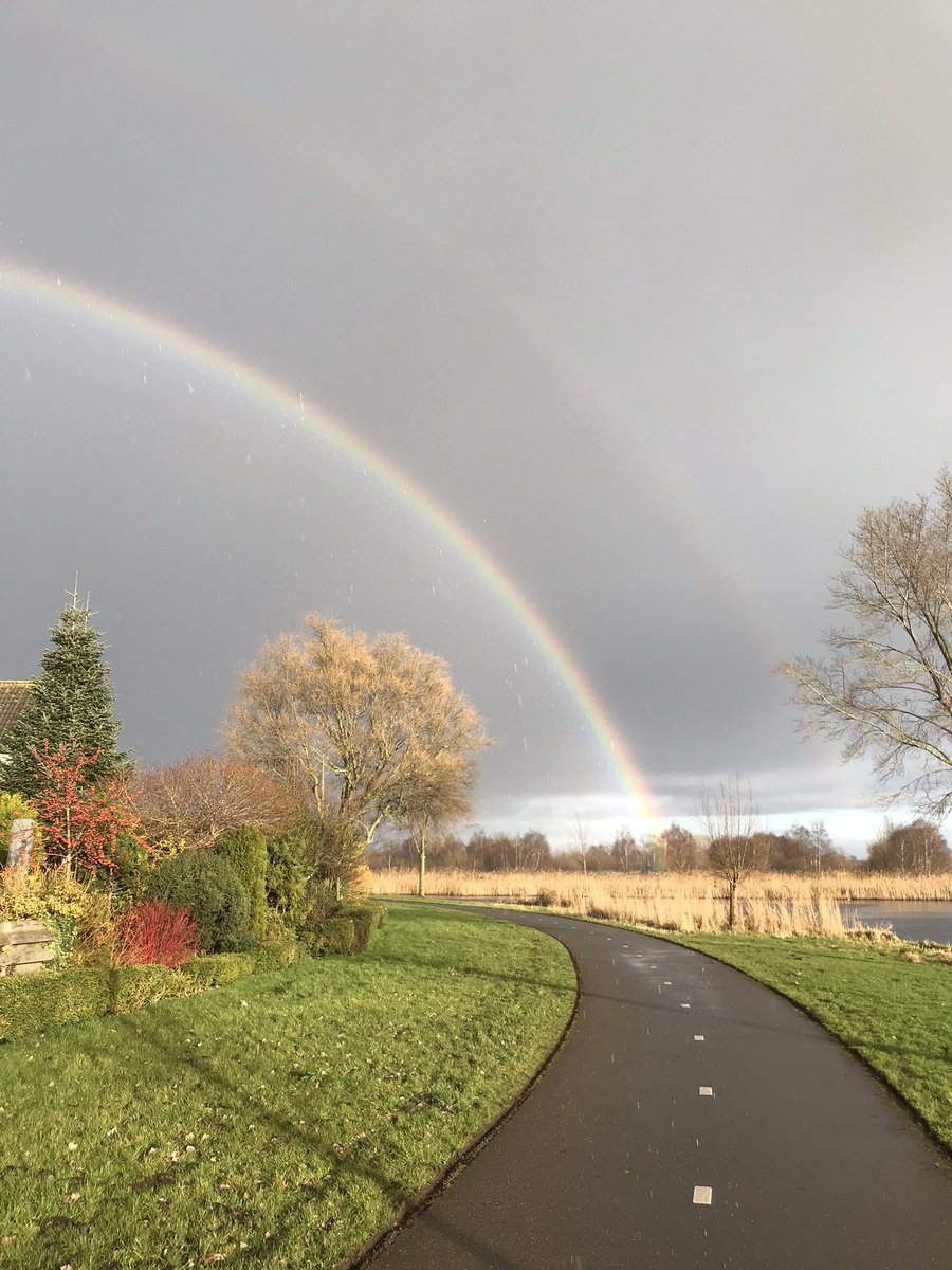 Een ommetje in de buurt met regen en zonneschijn ☀️ 🌨🌈