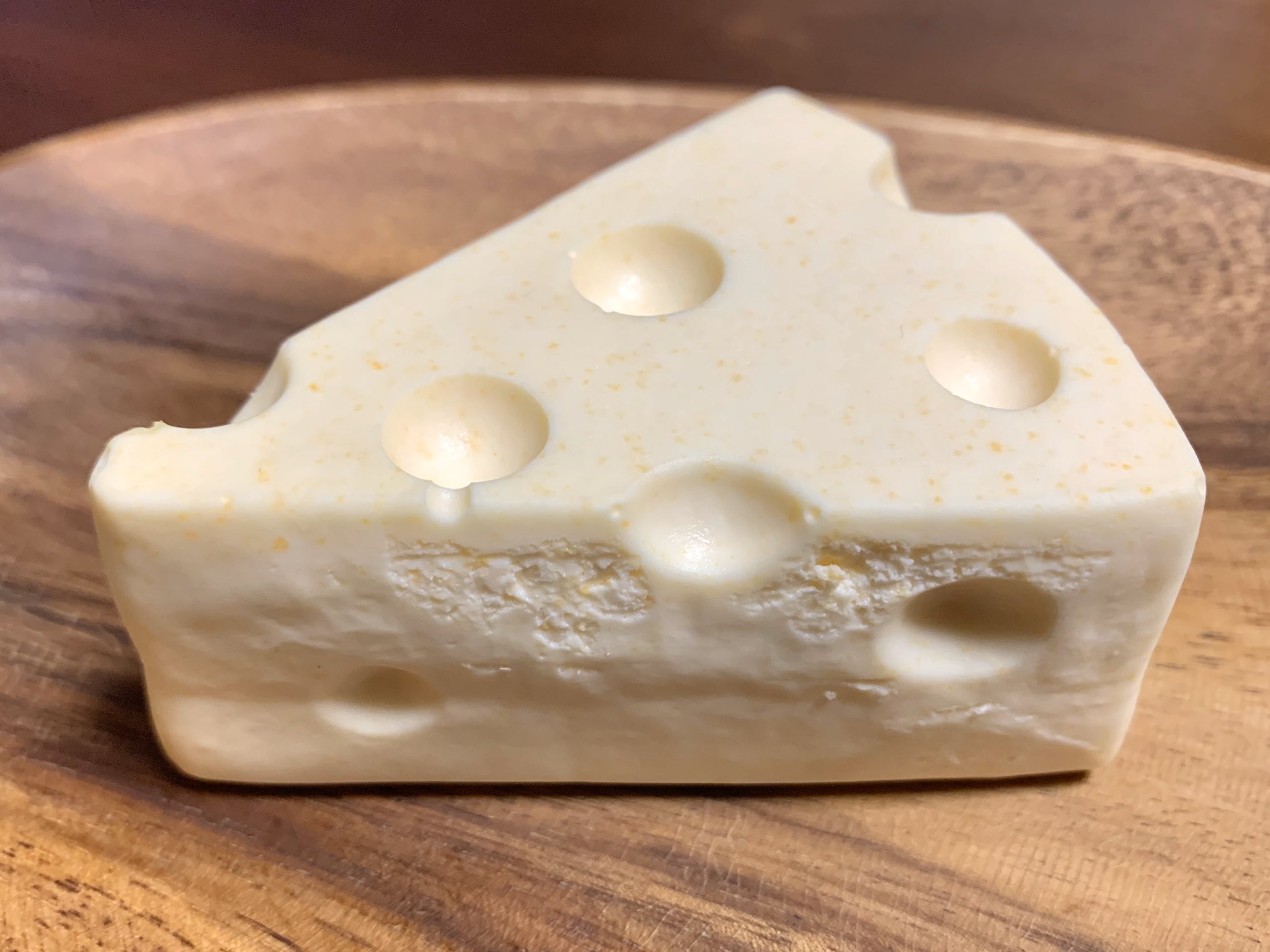 名古屋グルメ探偵 アスカイ 名鉄百貨店地下1階にあるケーキ屋さん ティフィン の Anime チーズケーキ が可愛すぎる アニメに出てきそうなチーズを再現した最高のルックス なめらかな口当たりとレアチーズの風味がたまらない逸品です T Co