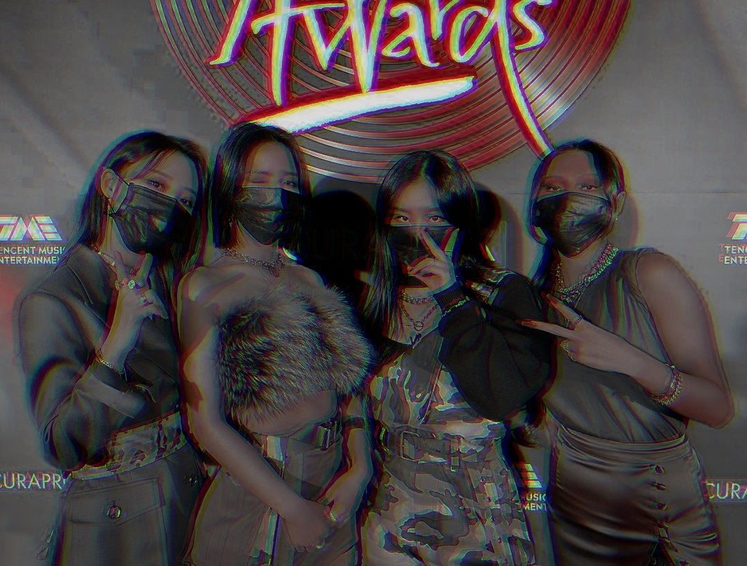 zv__fnim's tweet photo. Congratulations🎉🎉🎉both #MAMAMOO and #Hwasa won bonsang at #GoldenDiscAwards2021 
#마마무 @RBW_MAMAMOO
💋📷💋 
#picsartgold #pollar
#mamamooedit https://t.co/zmCVKgWQAP