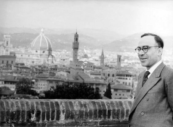 Alessia_Bettini's tweet photo. “Il mistero dei tetti di Firenze è tutto qui; essi sono con la Cupola quasi un ‘sacramento�� che si fa specchio e diffusore della bellezza, della purità e della pace celeste” 
Giorgio La Pira nato il #9gennaio 1904 
#GiorgioLaPira https://t.co/irnmWlfi3h