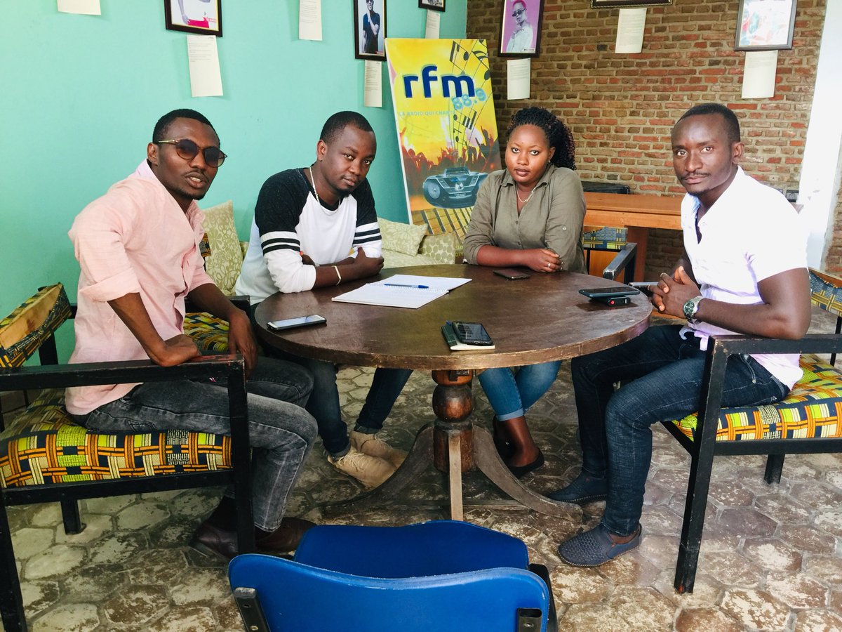 BisangiEvrard's tweet photo. Naho @Yezu yoza gukoresha @amatora hariho abantu batokwigera bemera ivyayavuyemwo.Mwarakoze kuza kudufasha igikorwa c’iteka.

#Artistedelannée2020  #RFMBujumbura #Masterland https://t.co/IwlydOfUk3