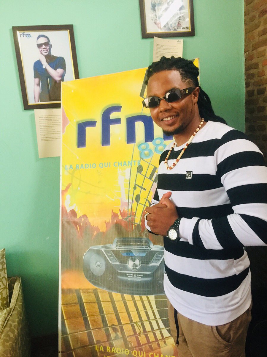 BisangiEvrard's tweet photo. Naho @Yezu yoza gukoresha @amatora hariho abantu batokwigera bemera ivyayavuyemwo.Mwarakoze kuza kudufasha igikorwa c’iteka.

#Artistedelannée2020  #RFMBujumbura #Masterland https://t.co/IwlydOfUk3