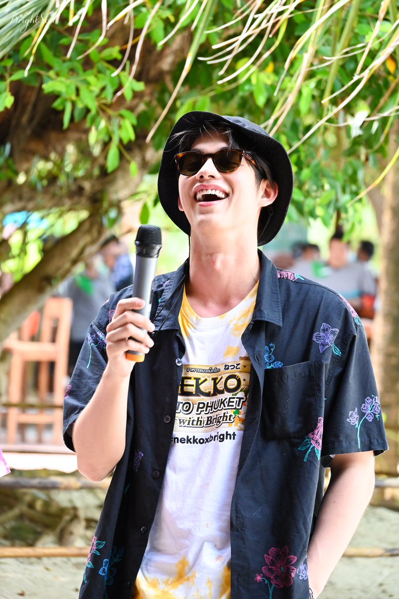 kslovesk's tweet photo. 2หนุ่มหล่อ
คนนึงก็เอนเนอแทรนด์คนเก่งๆ
คนนึงก็เป็นเด็กมากความสามารถ
แต่ทั้งคู่คือ ร้องเพลงเพราะๆ
ฟินคนฟังคนดูแน่ๆ ถ้าได้ดูวันนี้☺
#TRUE5GMusicXBright #ComeTRUEwithBrightXNont https://t.co/3y1BuyOkRH