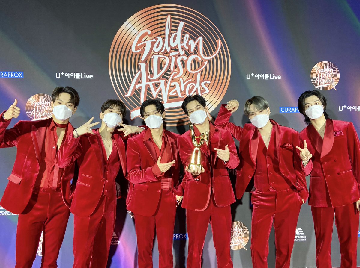 OfficialMONSTAX's tweet photo. 📸
210109 #몬스타엑스
제35회 #골든디스크어워즈
베스트 그룹상 수상 🏆

몬스타엑스 하면 물쇼
#러브킬라 하면 레드수트
이 모든 공식이 성립한 오늘의 무대💘

#MONSTAX #MONSTA_X
#골든디스크 #goldendiscawards
#GDA_MONSTAX
#LoveKilla #MiddleOfTheNight
#NobodyElse #사랑한다_몬베베 https://t.co/MdykK76lF5