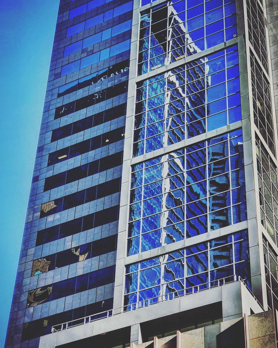 John_Varano's tweet photo. Juxtaposition of Victorian and modern #Melbourne architecture. https://t.co/SDBEIdBCS9