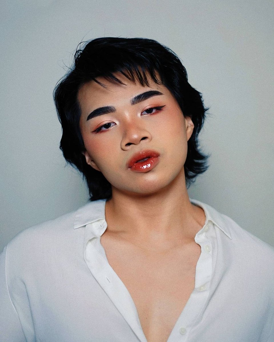 strokesbeautyph's tweet photo. Glisten in gradient ✨ @gerrydoctora used the Silk Kiss lip oil in #VeryBerry and #PassionatePeach to create this beautiful #LipItUpAnyDay look 💋
#SilkKiss #SilkKissLipOil #BeautifulAnyDay #StrokesBeautyLab #StrokesGlobal https://t.co/kZUEz7pJRs