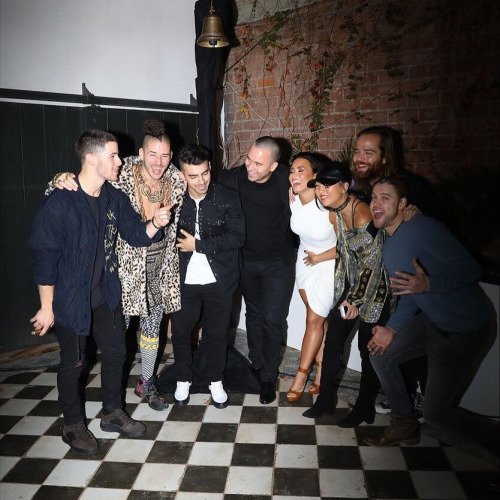 Jemi together in 2016 (1st pic) and in 2017 (2 and 3) + Joe’s tweet about Demi’s overdose in 2018.