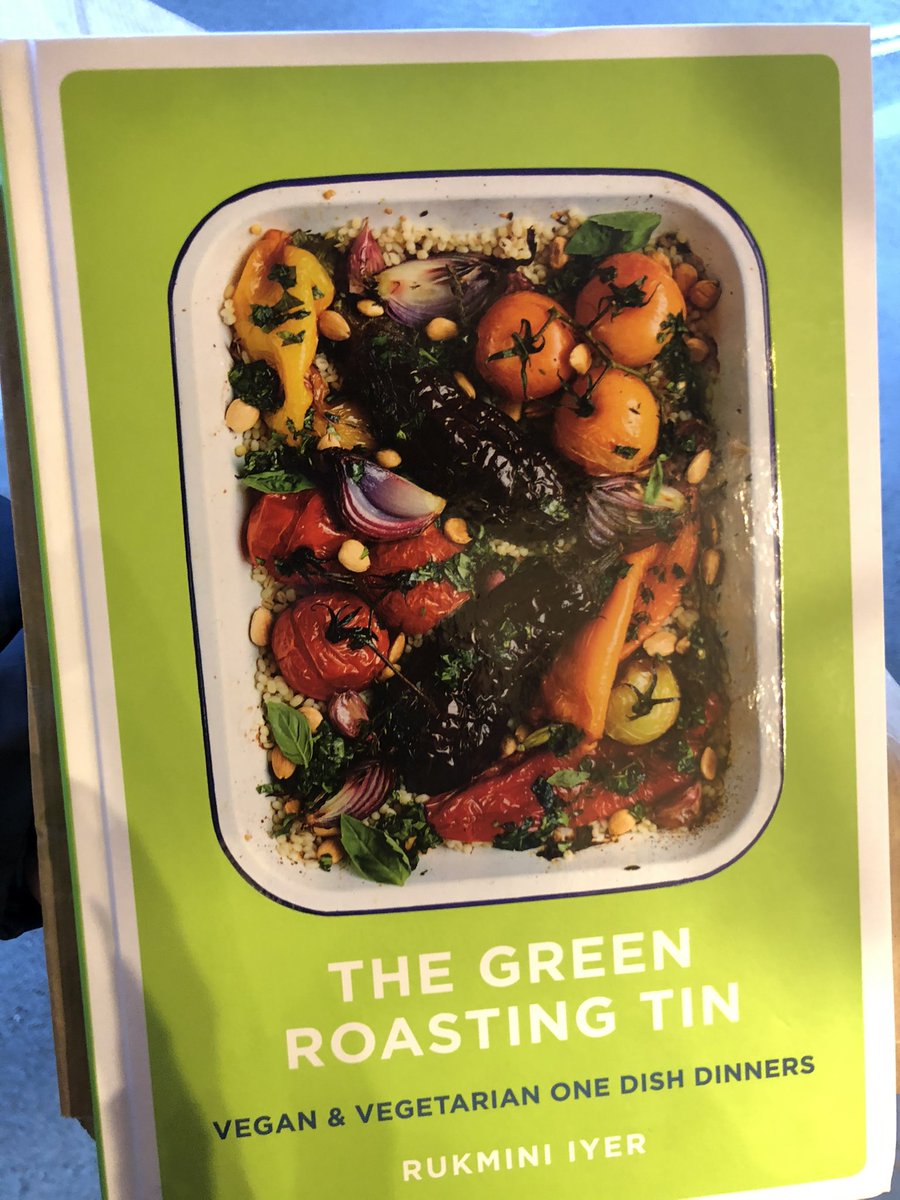 PublicityShona's tweet photo. My first #vegan cooking attempt (and everyone liked it which is a win in itself). Thanks @missminifer #thegreenroastingtin #threebeanchilli https://t.co/GaSTE2wV4n