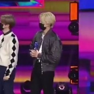 inservibleeee's tweet photo. 9 DE ENERO EL DIA QUE JEON JUNGKOOK APARECIÓ RUBIO Y MATO A TODO EL  FANDOM https://t.co/BQ3bXABxRR