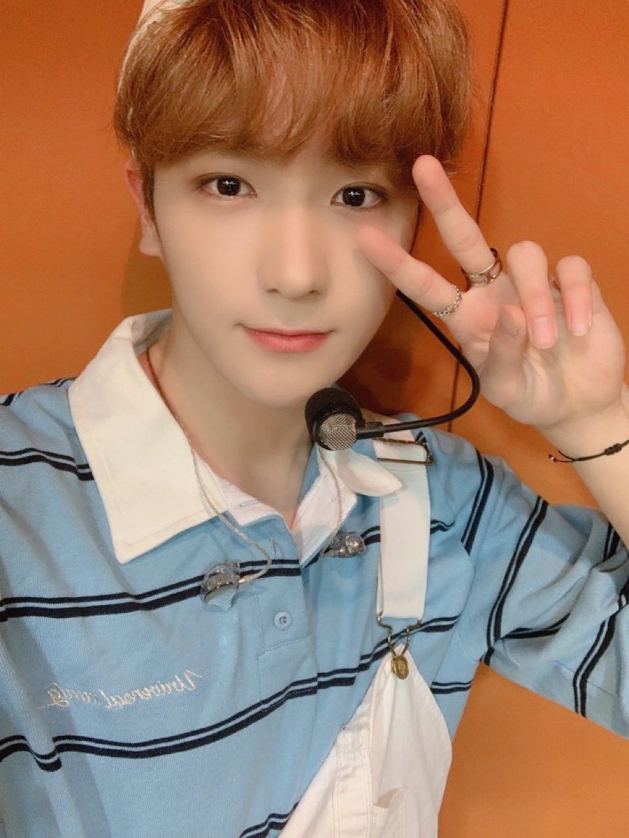 Update_TheBoyz2's tweet photo. @Creker_THEBOYZ TRANS~

[📸] A surprise Music Core visit, 'Beach Again'🏖
A youthful Hyunjae to make you forget even the coldest of seasons 🎁 I hope it gave a little coolness to Deobis‼️✨

Go see youthful Hyunjae’s “Beach Again”
👉 https://t.co/CNBofGjmvs

#THEBOYZ @WE_THE_BOYZ @Creker_THEBOYZ https://t.co/Q6HyfMYQAf